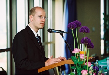 Ministr financí Bohuslav Sobotka hostem výroční členské schůze ČNOPK v květnu 2004