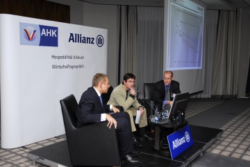 Hospodářská diskuze ČNOPK 2007: zleva Martin Jahn, viceprezident SP ČR a člen představenstva Škoda Auto a.s, moderátor Petr Šimůnek, šéfredaktor Hospodářských novin, Zdeněk Tůma, guvernér České národní banky