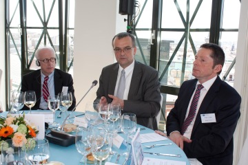 Debata s Miroslavem Kalouskem (uprostřed), prvním místopředsedou TOP 09, dne 7. 4. 2011