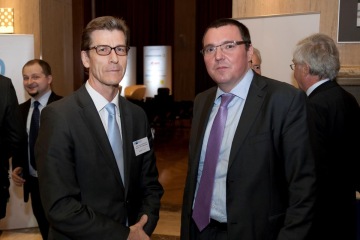 Hospodářská diskuze 2013, zleva Rudolf Fischer, prezident ČNOPK, Miroslav Singer, guvernér ČNB (2010–2016)