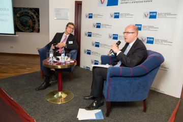 Výroční členská schůze 2015, host Bohuslav Sobotka, předseda vlády ČR (vpravo) a prezident ČNOPK Rudolf Fischer