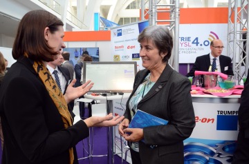 MSV 2015, zleva Barbara Vávra (ČNOPK), vedoucí kompetenčního centrum Služby vystavovatelům a návštěvníkům - Veletrhy Brno, und Alena Gajdůšková, 2008–2014 místopředsedkyně Senátu ČR