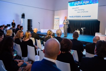 Pavel Kysilka, bývalý šéf České spořitelny, vystoupil v rámci Winners' Night 2016 v pražské Galerii Mánes