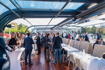 Plavba po Vltavě 2020: poprvé na moderní lodi Grand Bohemia s posuvnou celoskleněnou střechou