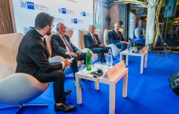 Novoroční Jour Fixe 30.01.2020, zleva Petr Šimůnek (Forbes), Detlef Wittig (bývalý člen představenstva VW a později šéf Škody Auto), Jan Vrba (český ministr průmyslu 1990–1992) a Karel Havlíček (vicepremiér, ministr průmyslu a obchodu 2019–2021)