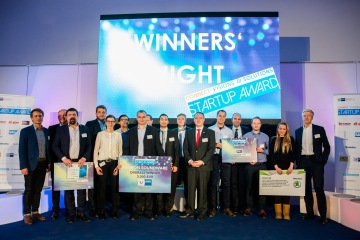 Winners' Night 2016 v pražské Galerii Mánes: oceněné startupy a jejich parnerské firmy při vyhlášení vítězů soutěže ČNOPK „Connect Visions to Solutions“