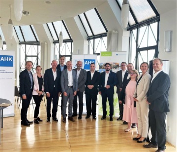 Saský ministr energetiky a životního prostředí Wolfram Günther (5. zleva) se setkal s podniky platformy ČNOPK #PartnersForSustainability (03.09.2021)