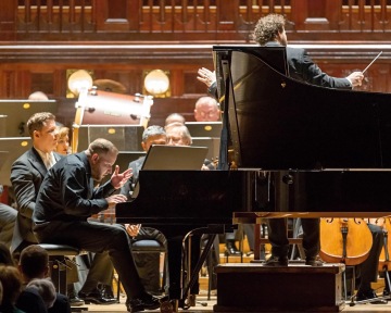 Jour Fixe ČNOPK v Obecním domě s koncertem FOK a světoznámým klavíristou Lukášem Vondráčkem 29.03.2023